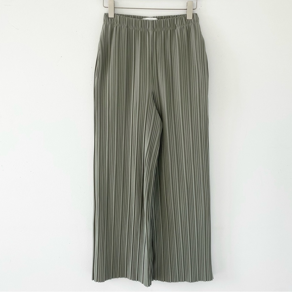 Oak and Fort Pleated Pull-On Straight Leg Pants